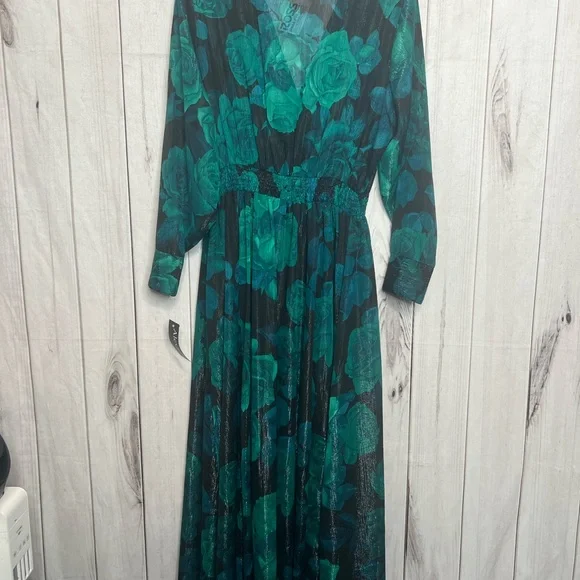 Elegant Green Floral Maxi Dress - Picture 3 of 3
